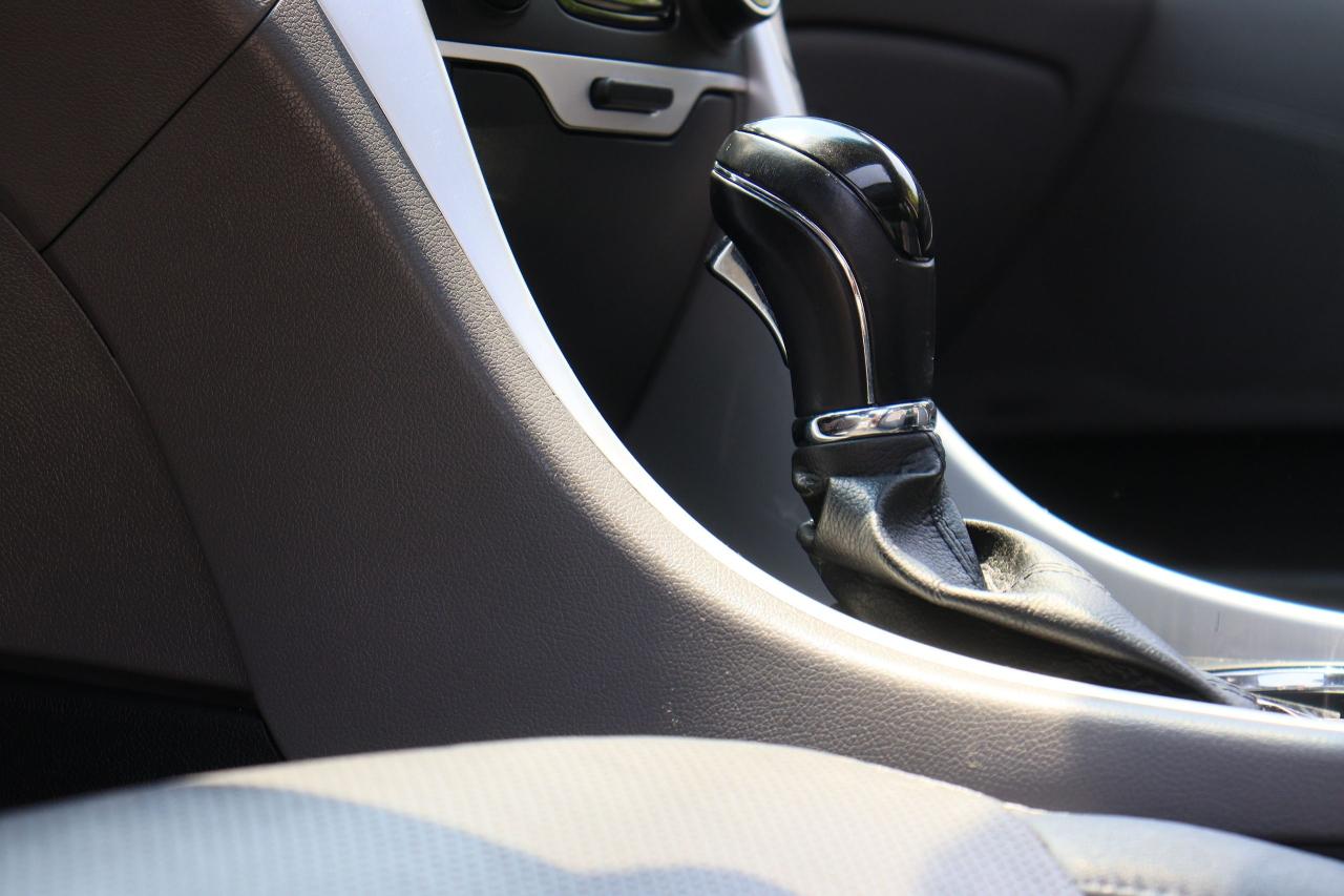 2014 Hyundai Sonata Hybrid Limited | Leather | Pano Roof | Nav Cam | 1 owner Photo55