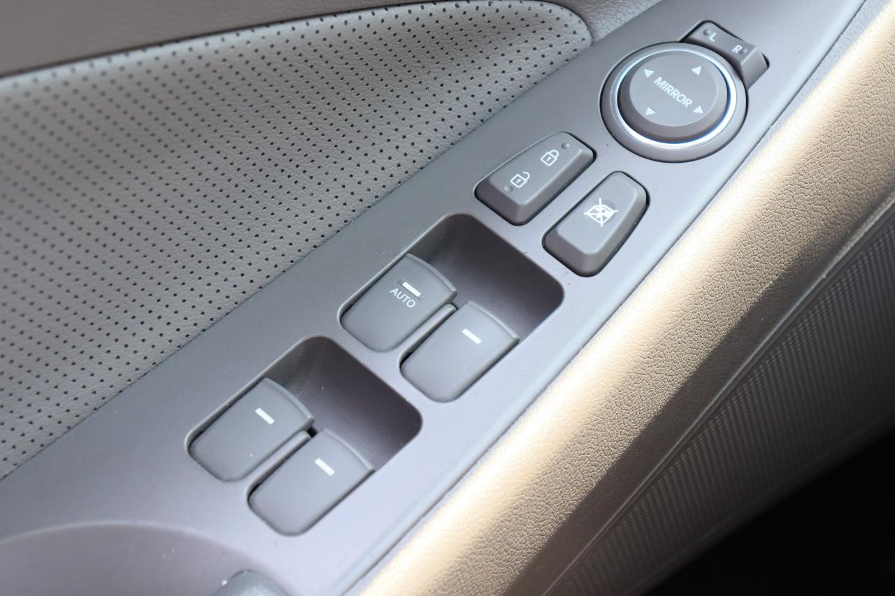2014 Hyundai Sonata Hybrid Limited | Leather | Pano Roof | Nav Cam | 1 owner Photo56