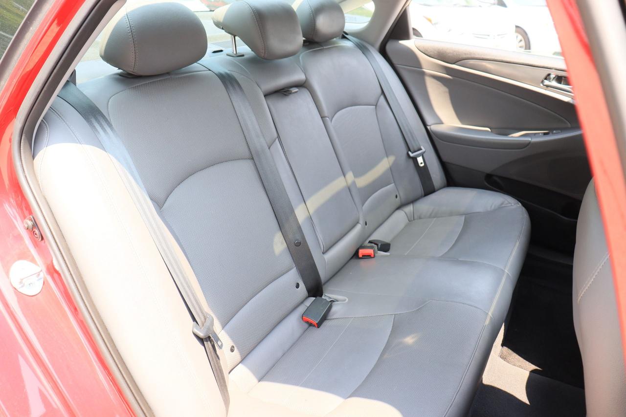 2014 Hyundai Sonata Hybrid Limited | Leather | Pano Roof | Nav Cam | 1 owner Photo68