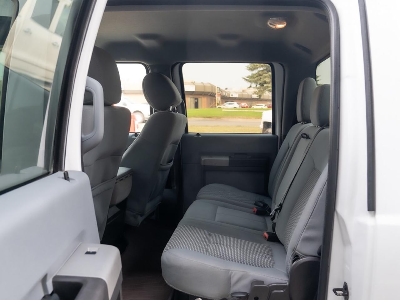 2015 Ford F-250 4WD CREW CAB Photo18