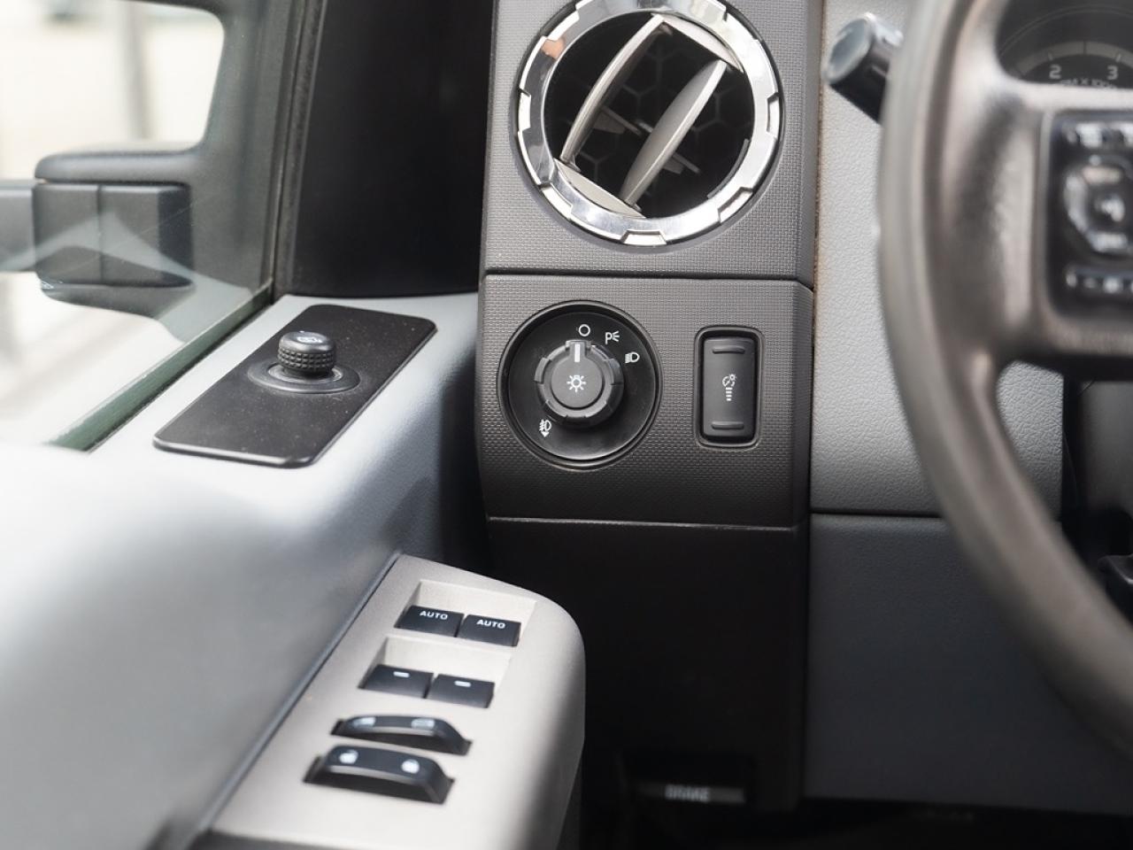 2015 Ford F-250 4WD CREW CAB Photo15