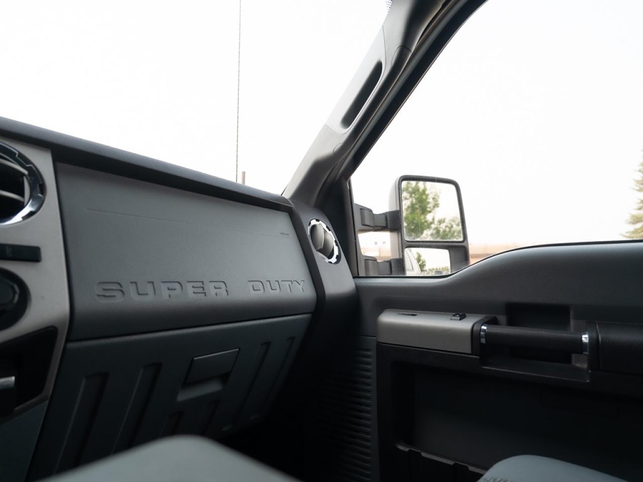 2015 Ford F-250 4WD CREW CAB Photo10