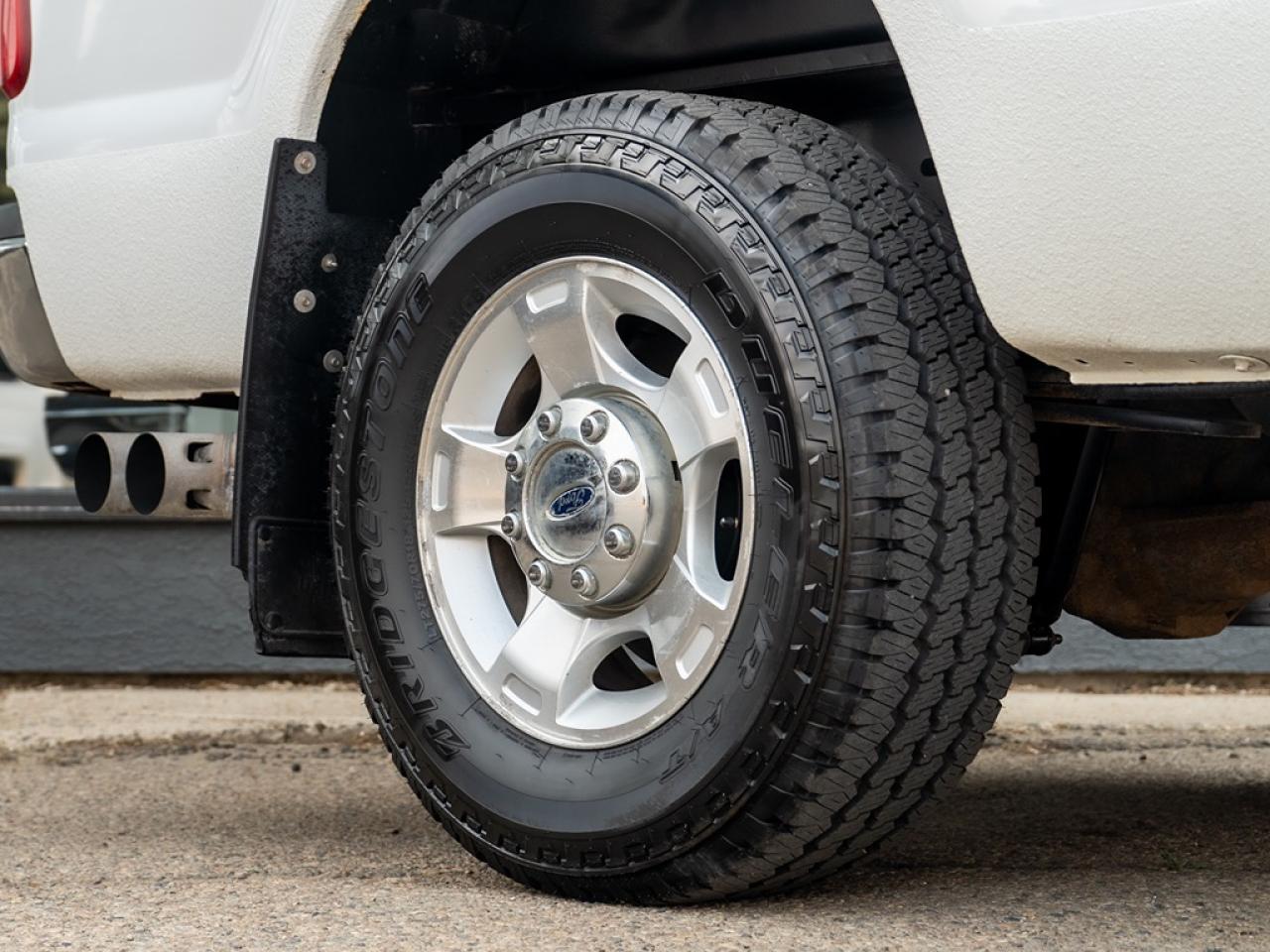2015 Ford F-250 4WD CREW CAB Photo3