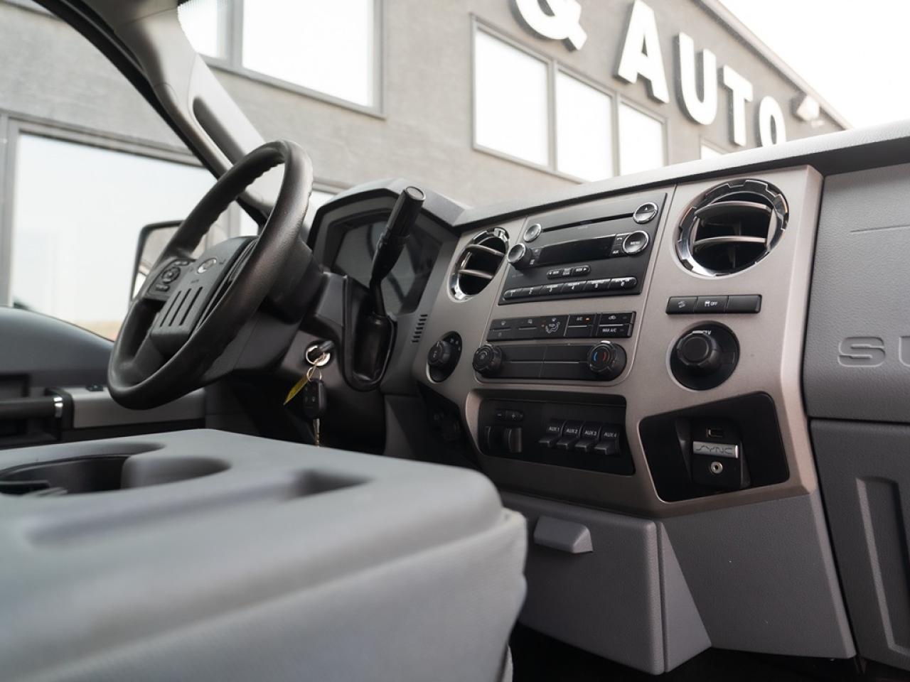 2015 Ford F-250 4WD CREW CAB Photo21