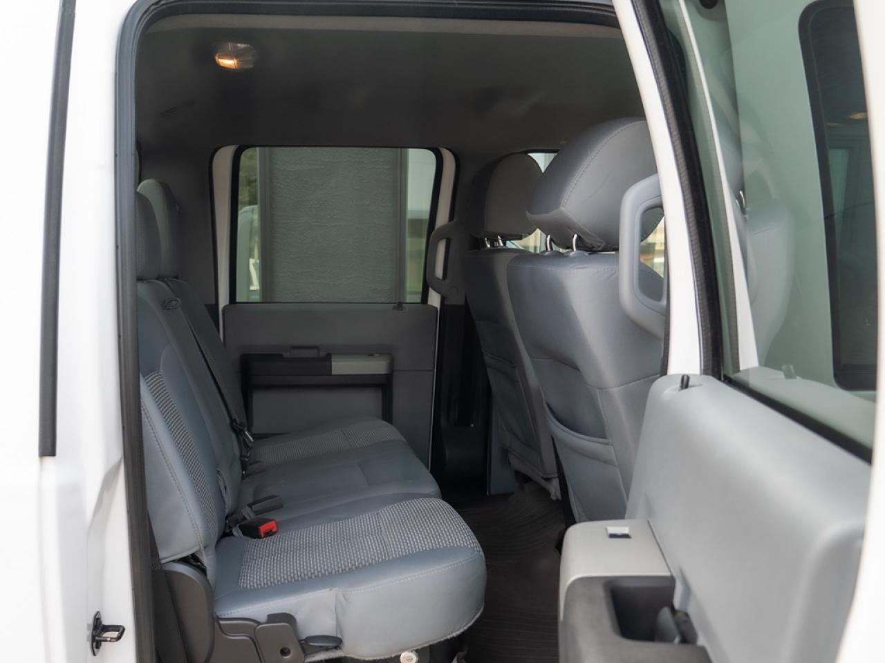 2015 Ford F-250 4WD CREW CAB Photo19