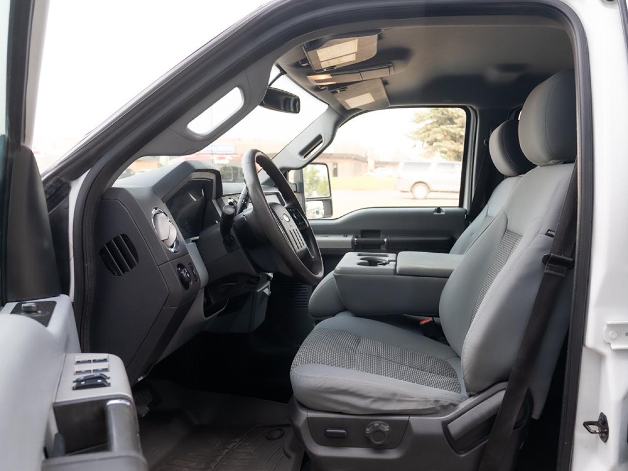 2015 Ford F-250 4WD CREW CAB Photo17