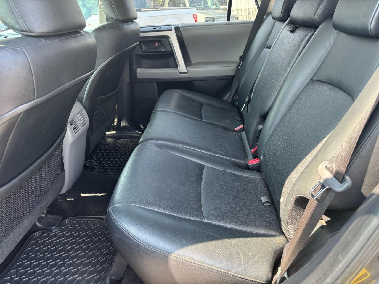 2010 Toyota 4Runner SR5, 4Wheel Drive, Leather, Sunroof,Back-Up-Camera