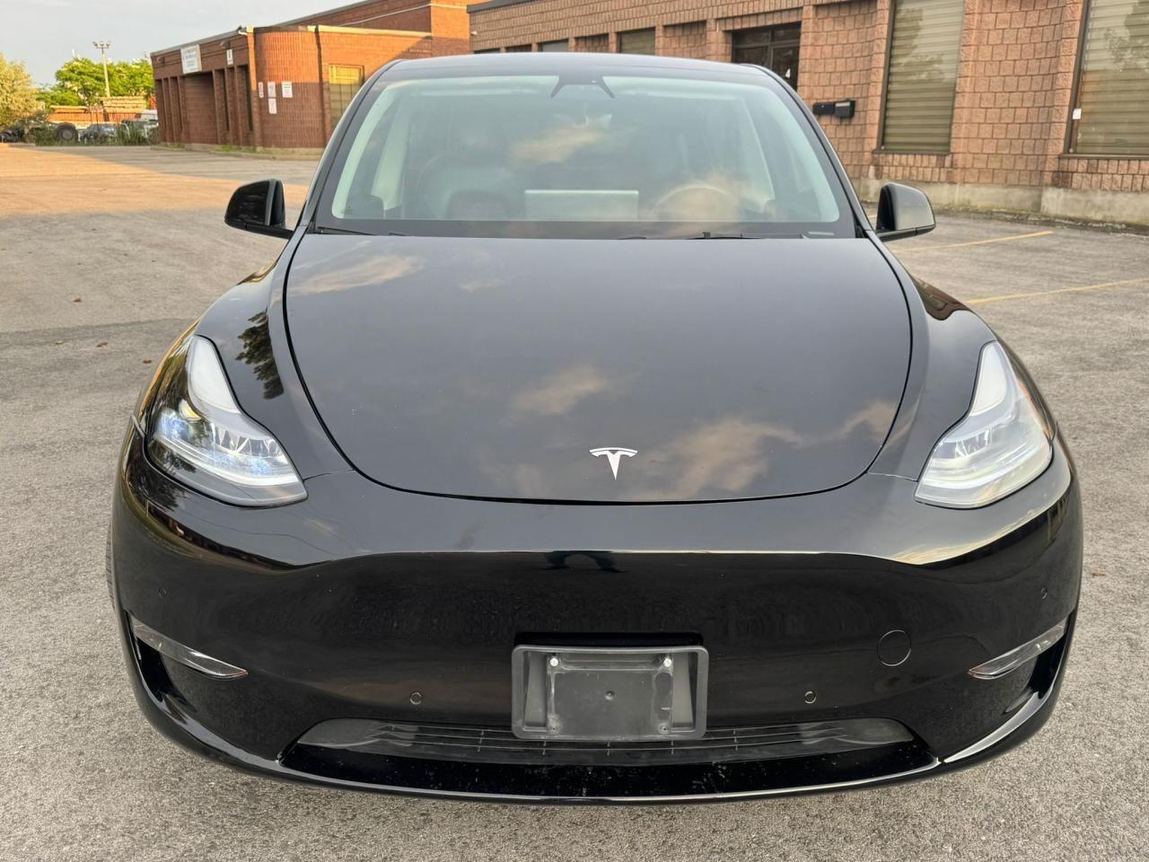 2022 Tesla Model Y PERFORMANCE - Photo #2