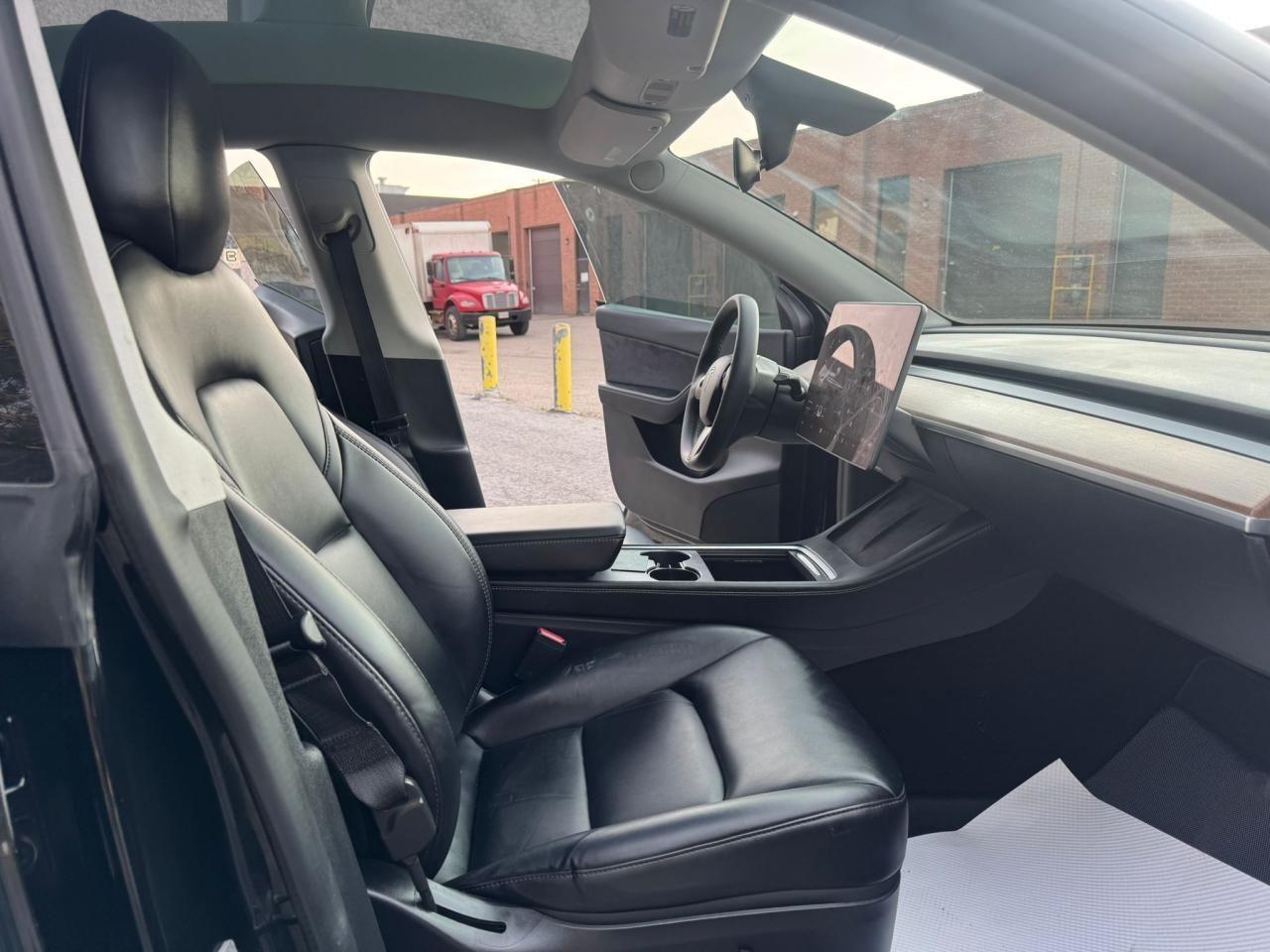 2022 Tesla Model Y PERFORMANCE - Photo #10