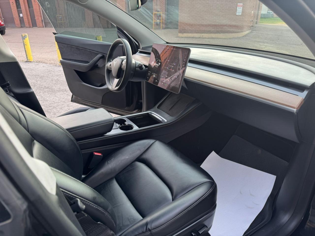 2022 Tesla Model Y PERFORMANCE - Photo #12