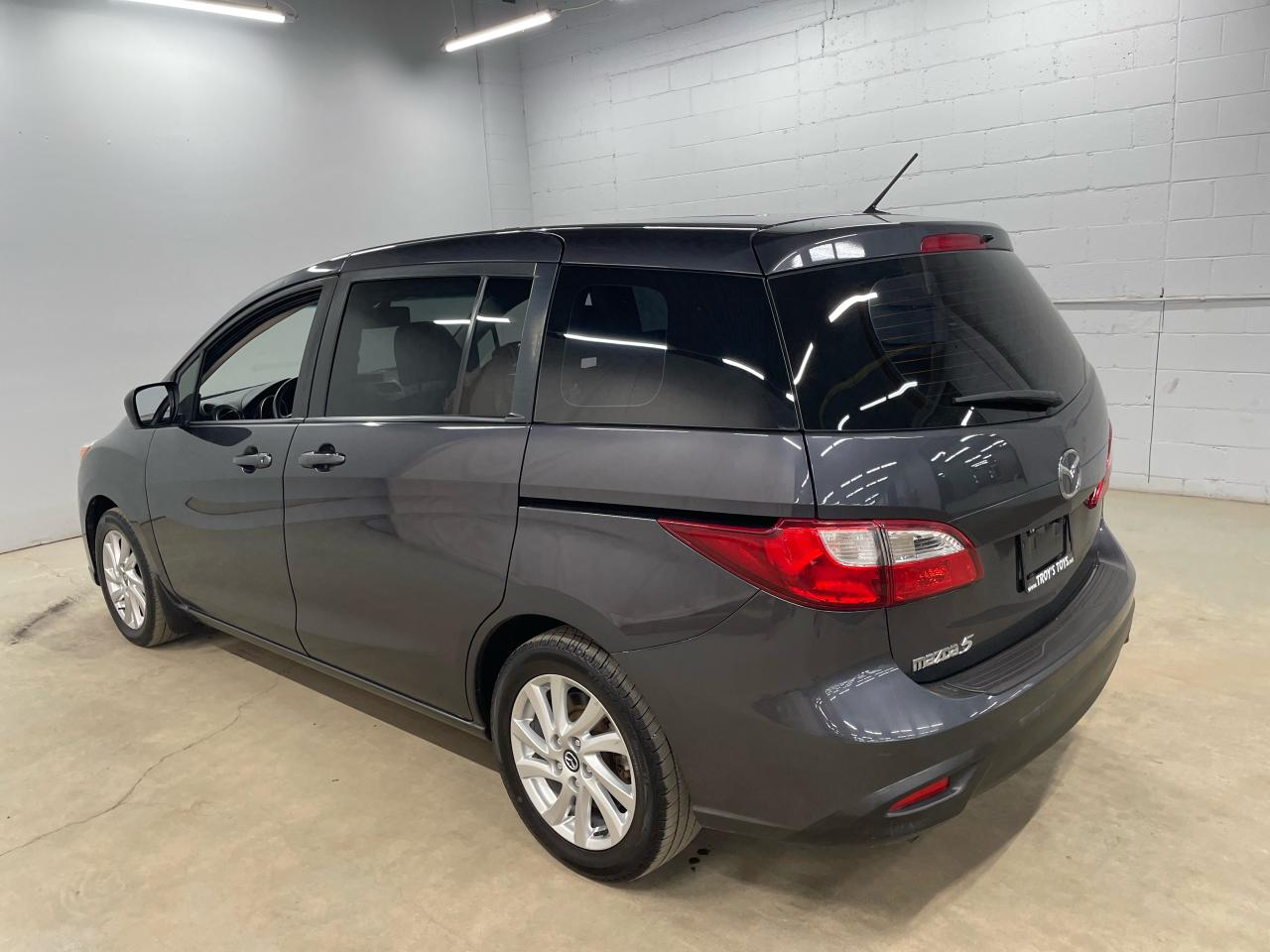 2017 Mazda MAZDA5 GS Photo25