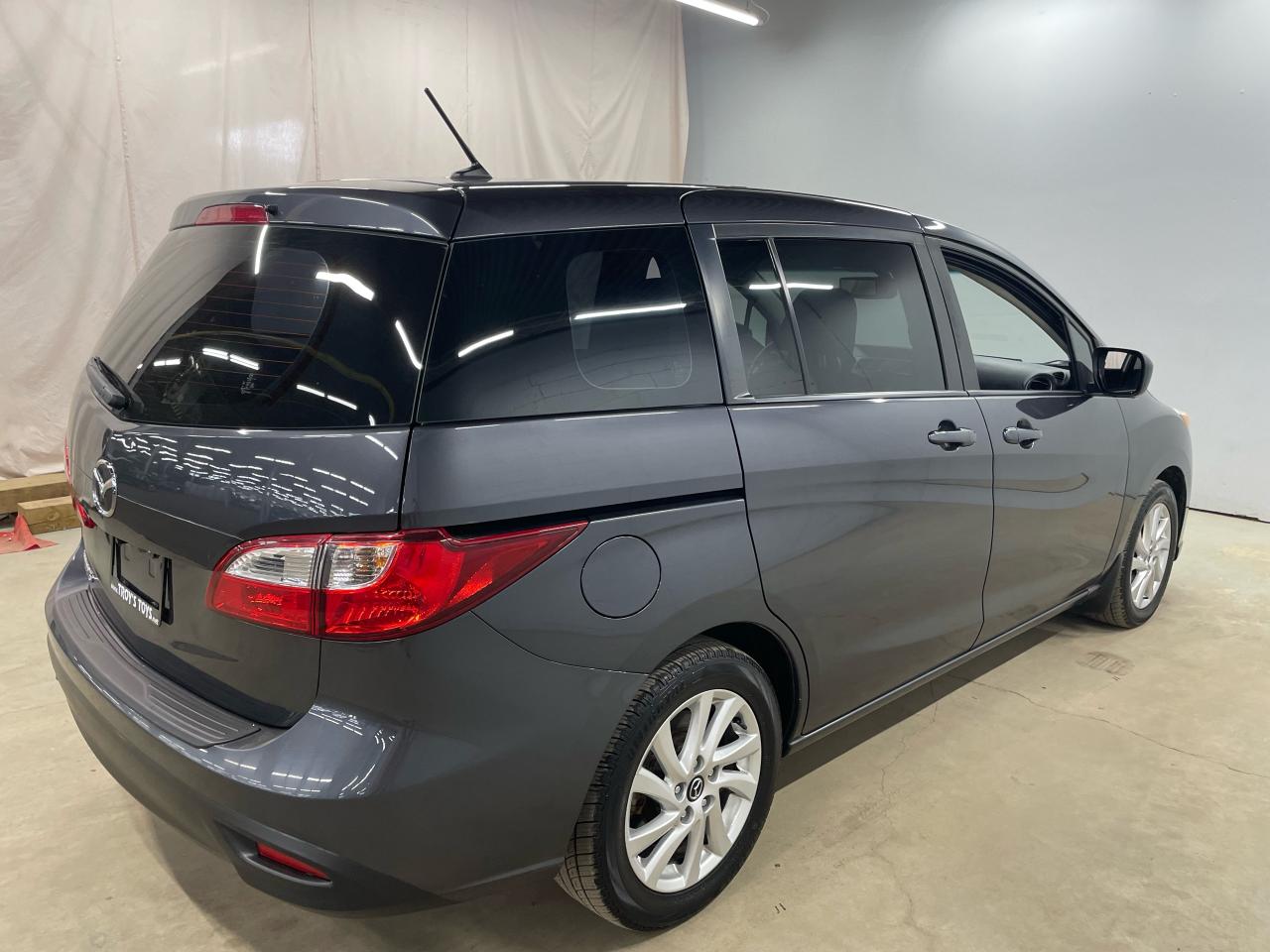2017 Mazda MAZDA5 GS Photo28