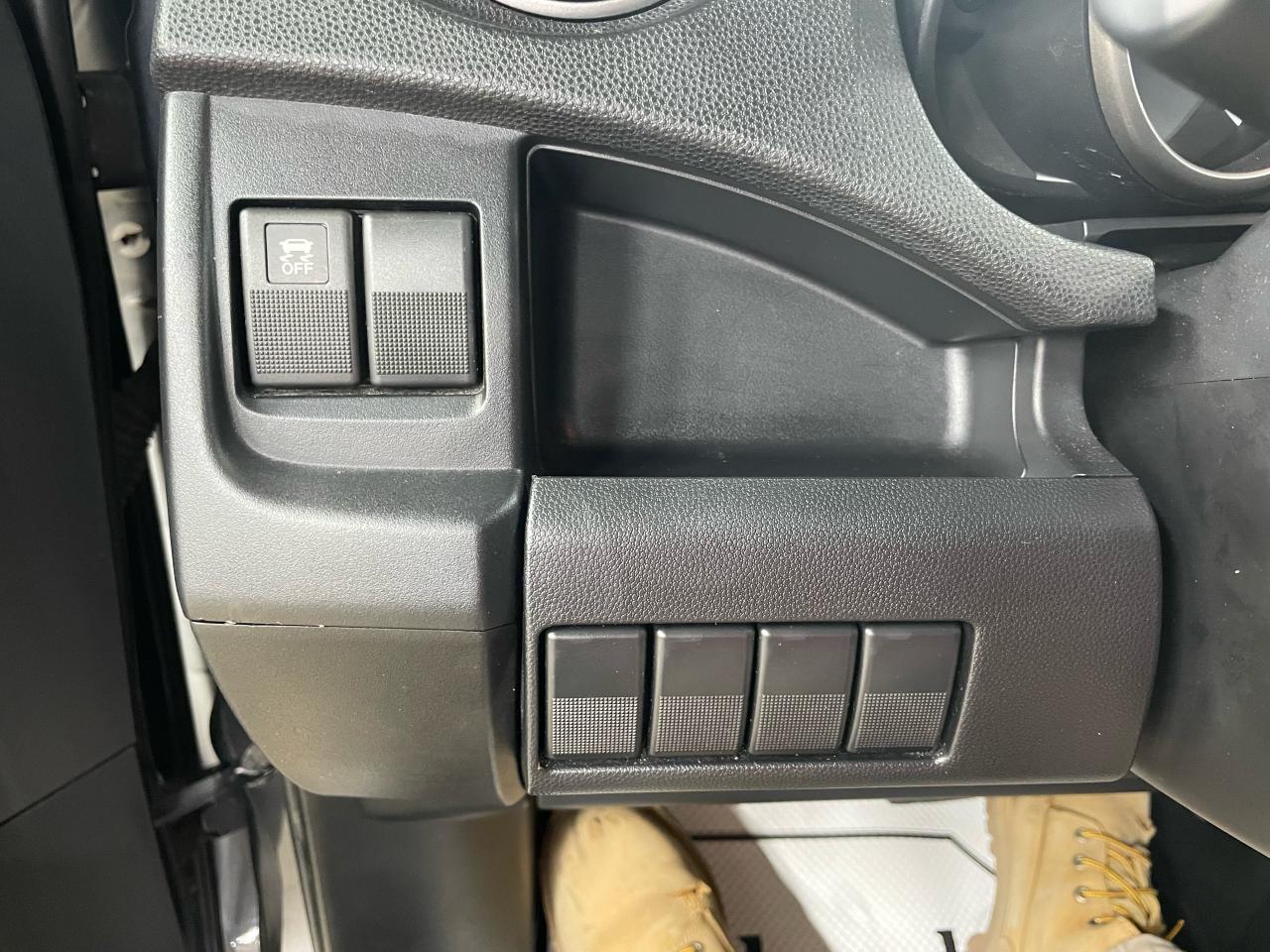 2017 Mazda MAZDA5 GS Photo40