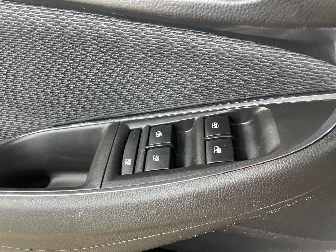 2016 Chevrolet Cruze LT Photo32