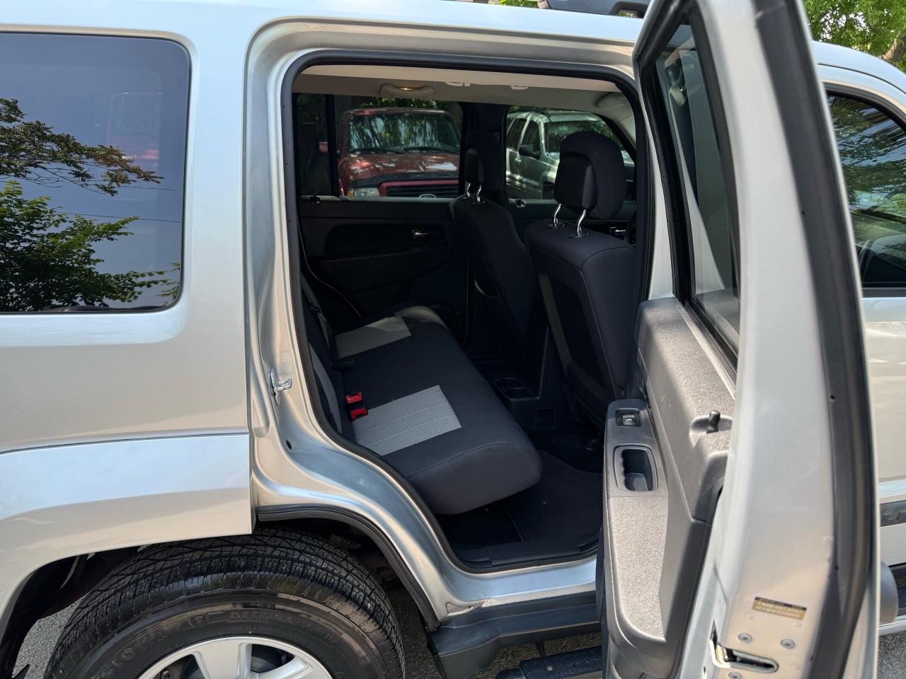 2010 Jeep Liberty Sport - Photo #14