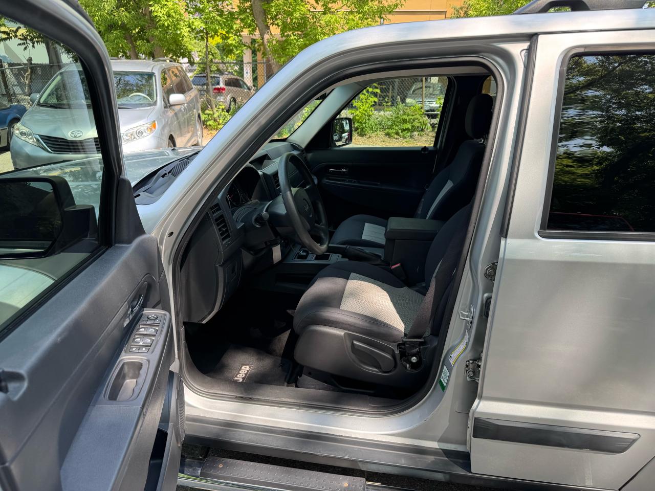 2010 Jeep Liberty Sport - Photo #12