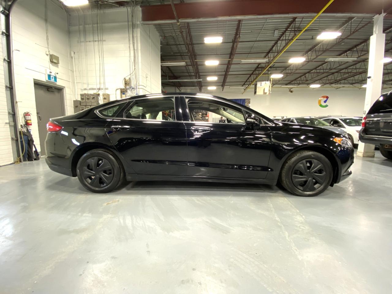 2017 Ford Fusion SE - Photo #6