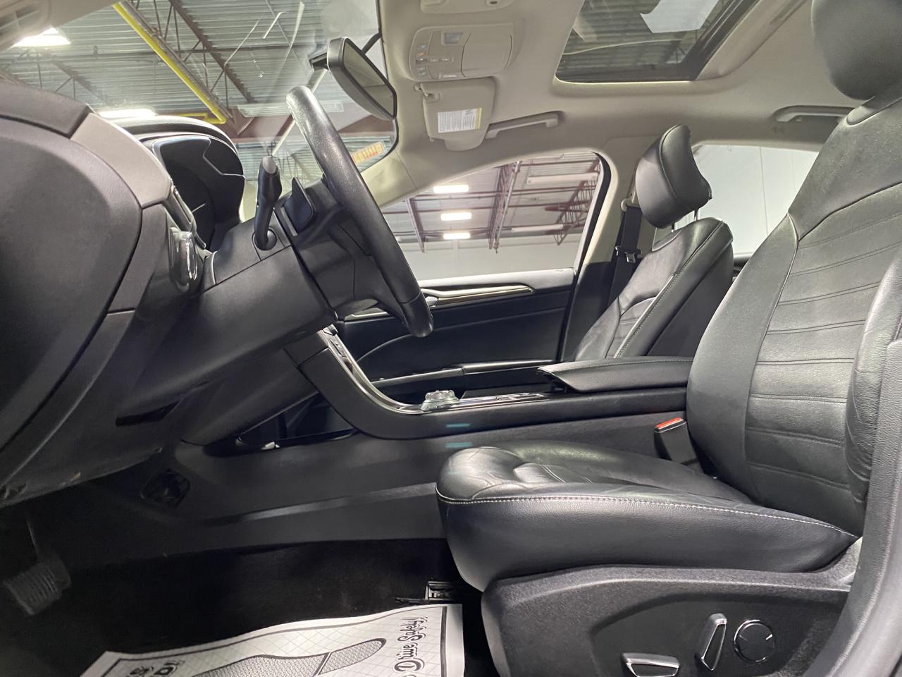 2017 Ford Fusion SE - Photo #12