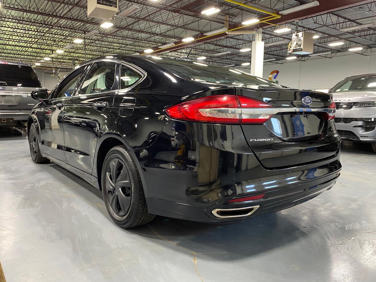 2017 Ford Fusion SE - Photo #3