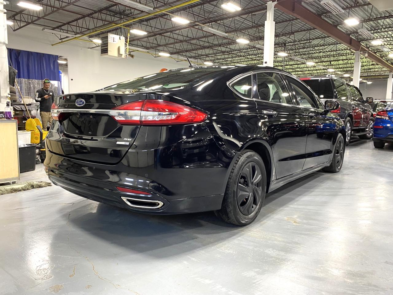 2017 Ford Fusion SE - Photo #5