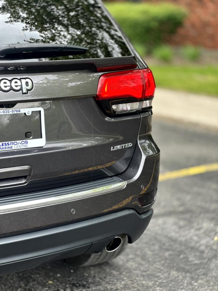 2017 Jeep Grand Cherokee 4WD 4DR - Photo #4