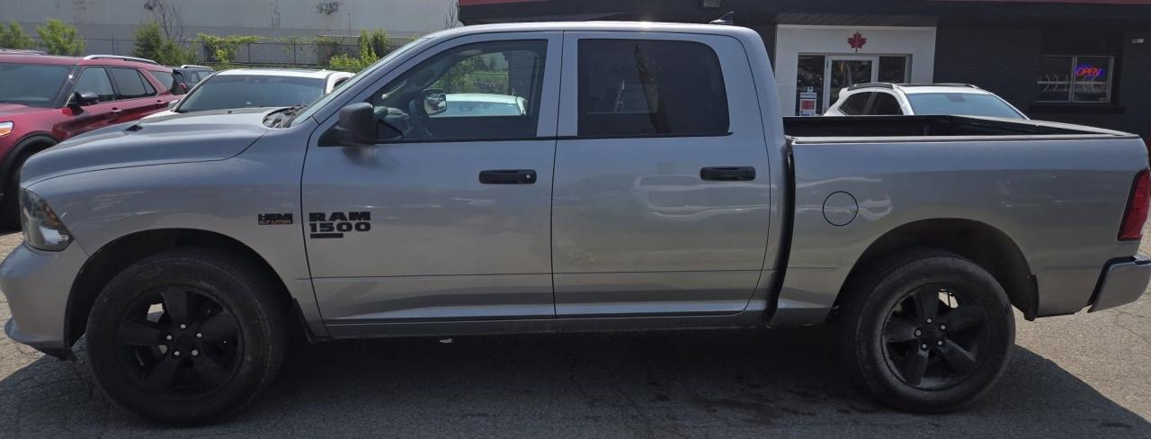 2019 RAM 1500 Classic EXPRESS / 4X4 / CREW CAB / 5.7L HEMI - Photo #2