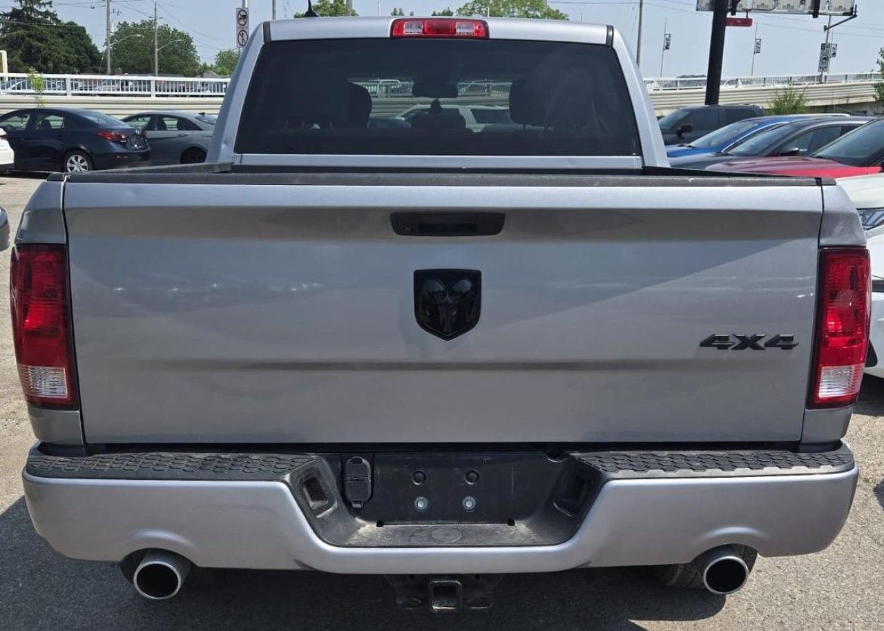 2019 RAM 1500 Classic EXPRESS / 4X4 / CREW CAB / 5.7L HEMI - Photo #3