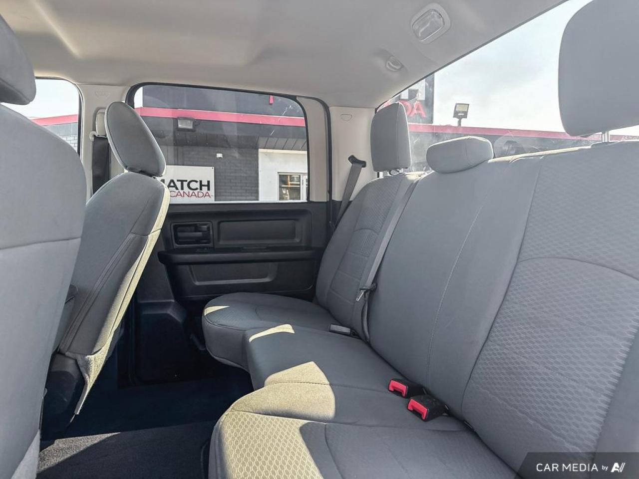 2019 RAM 1500 Classic EXPRESS / 4X4 / CREW CAB / 5.7L HEMI - Photo #10