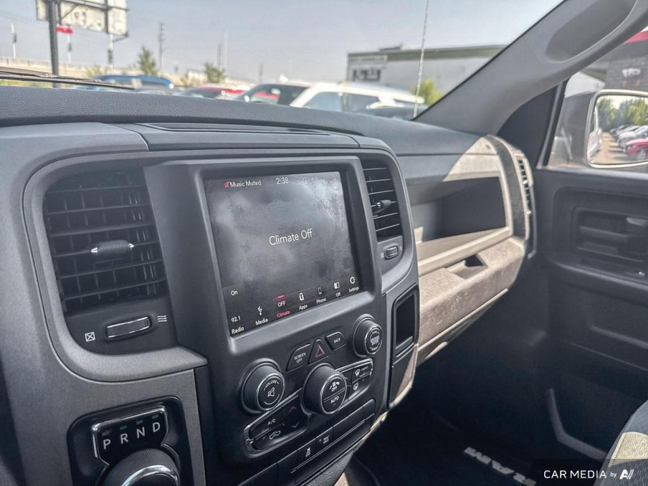 2019 RAM 1500 Classic EXPRESS / 4X4 / CREW CAB / 5.7L HEMI - Photo #22