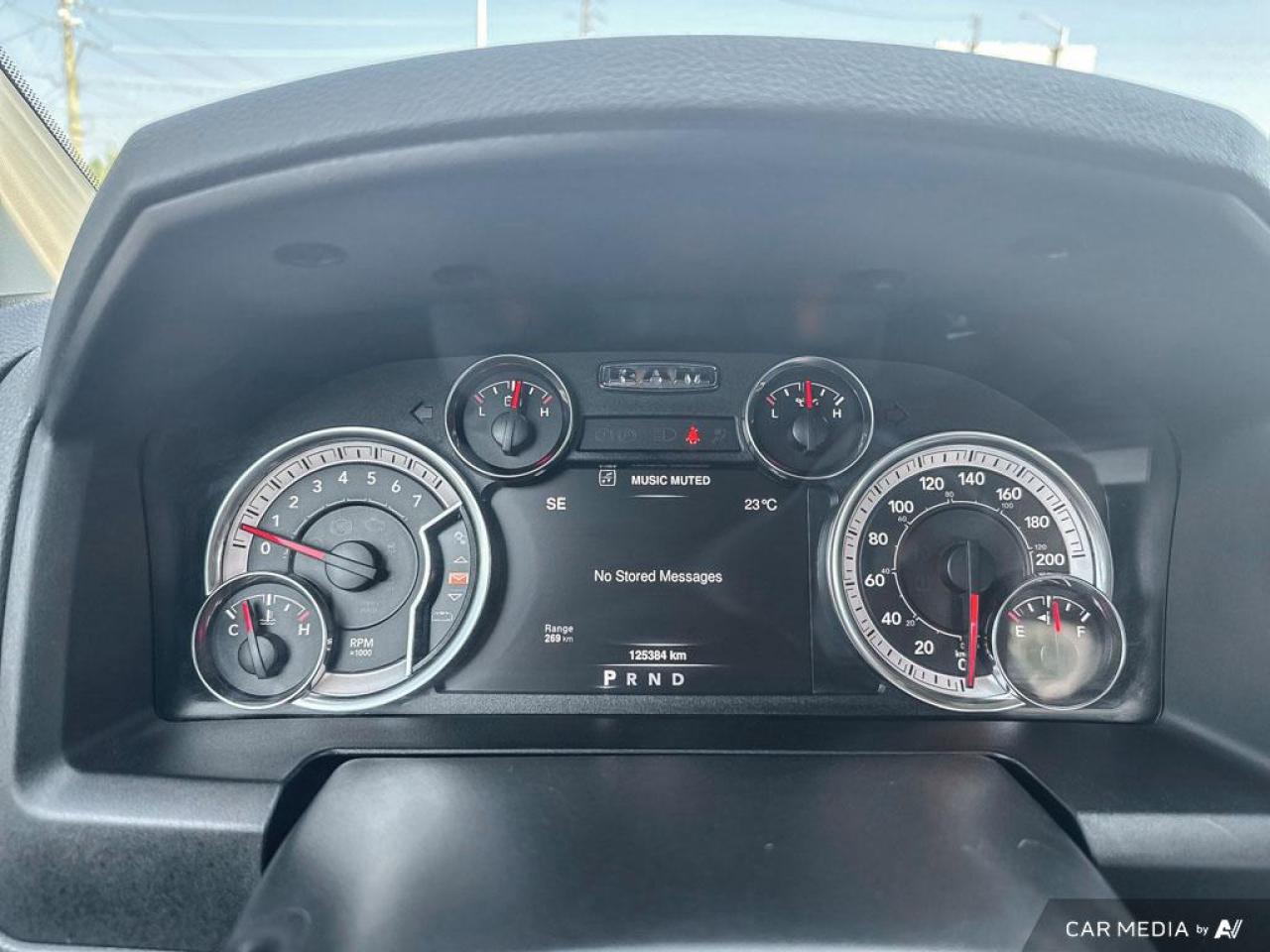 2019 RAM 1500 Classic EXPRESS / 4X4 / CREW CAB / 5.7L HEMI - Photo #21