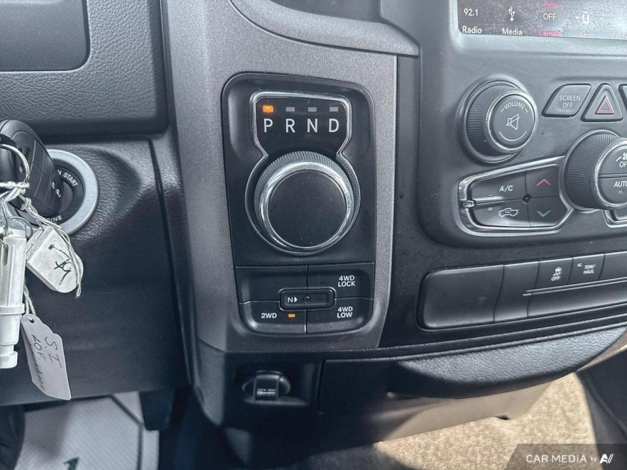 2019 RAM 1500 Classic EXPRESS / 4X4 / CREW CAB / 5.7L HEMI - Photo #17