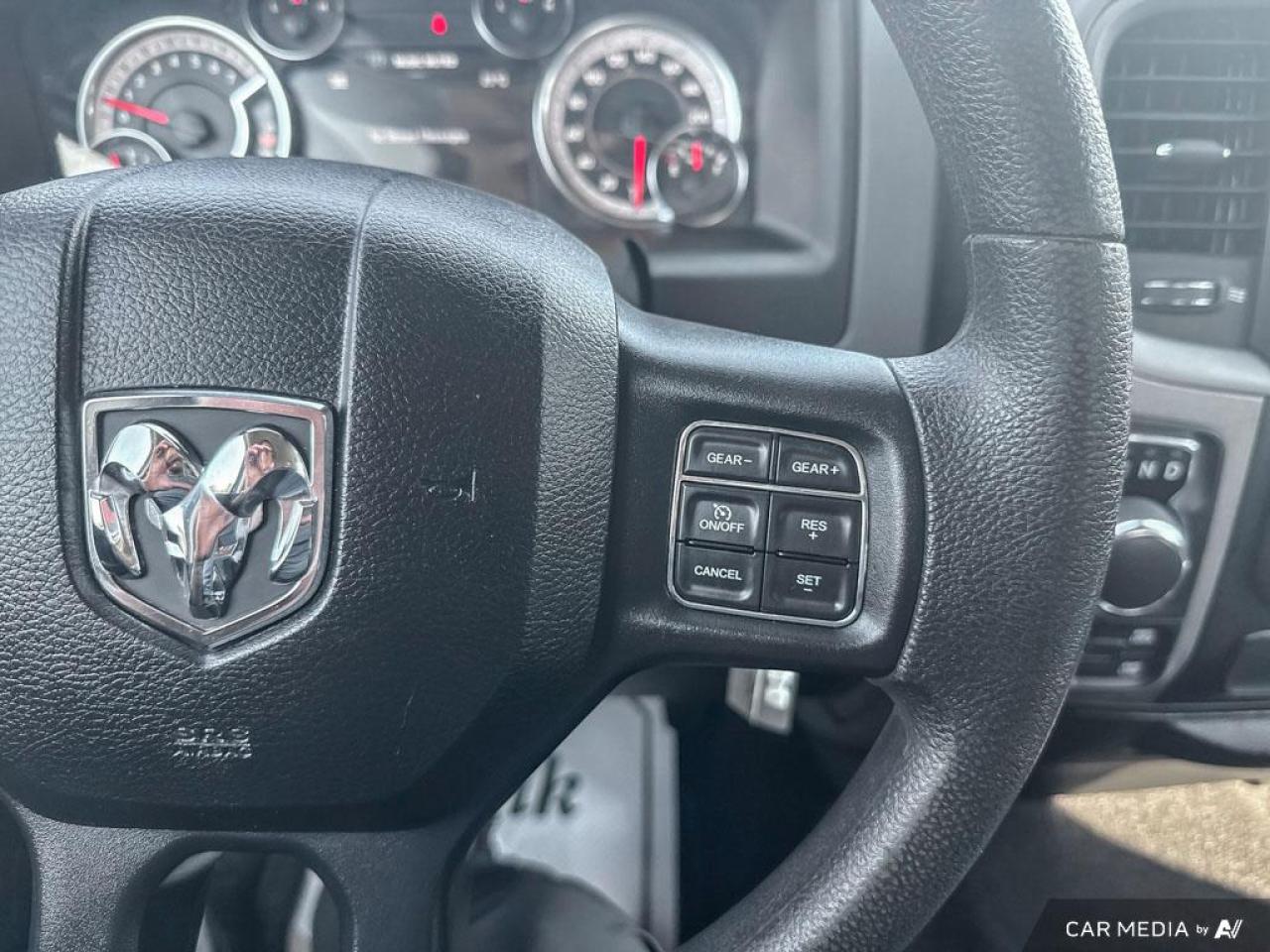 2019 RAM 1500 Classic EXPRESS / 4X4 / CREW CAB / 5.7L HEMI - Photo #20