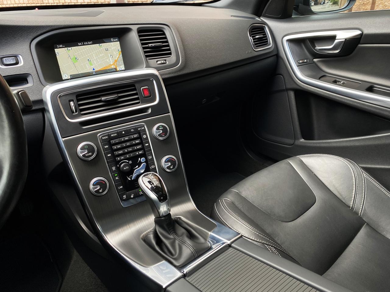 2016 Volvo S60 T6 DRIVE-E AWD-SPORT PKG-DRIVER ASSIT-1 OWNER - Photo #16