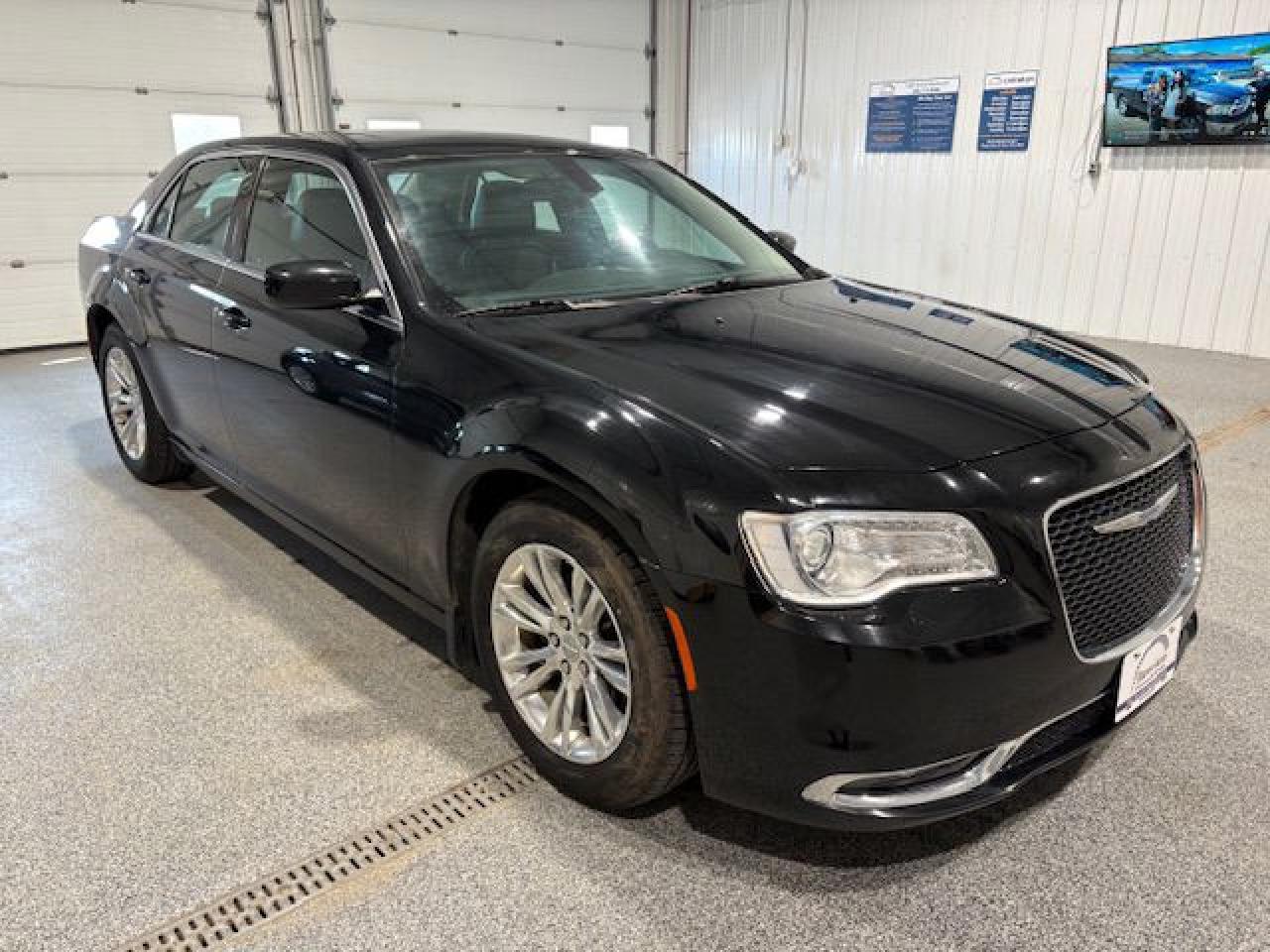 Used 2017 Chrysler 300 LIMITED RWD for sale in Brandon, MB