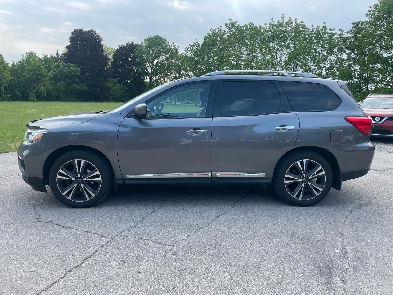 2019 Nissan Pathfinder Platinum - Photo #3