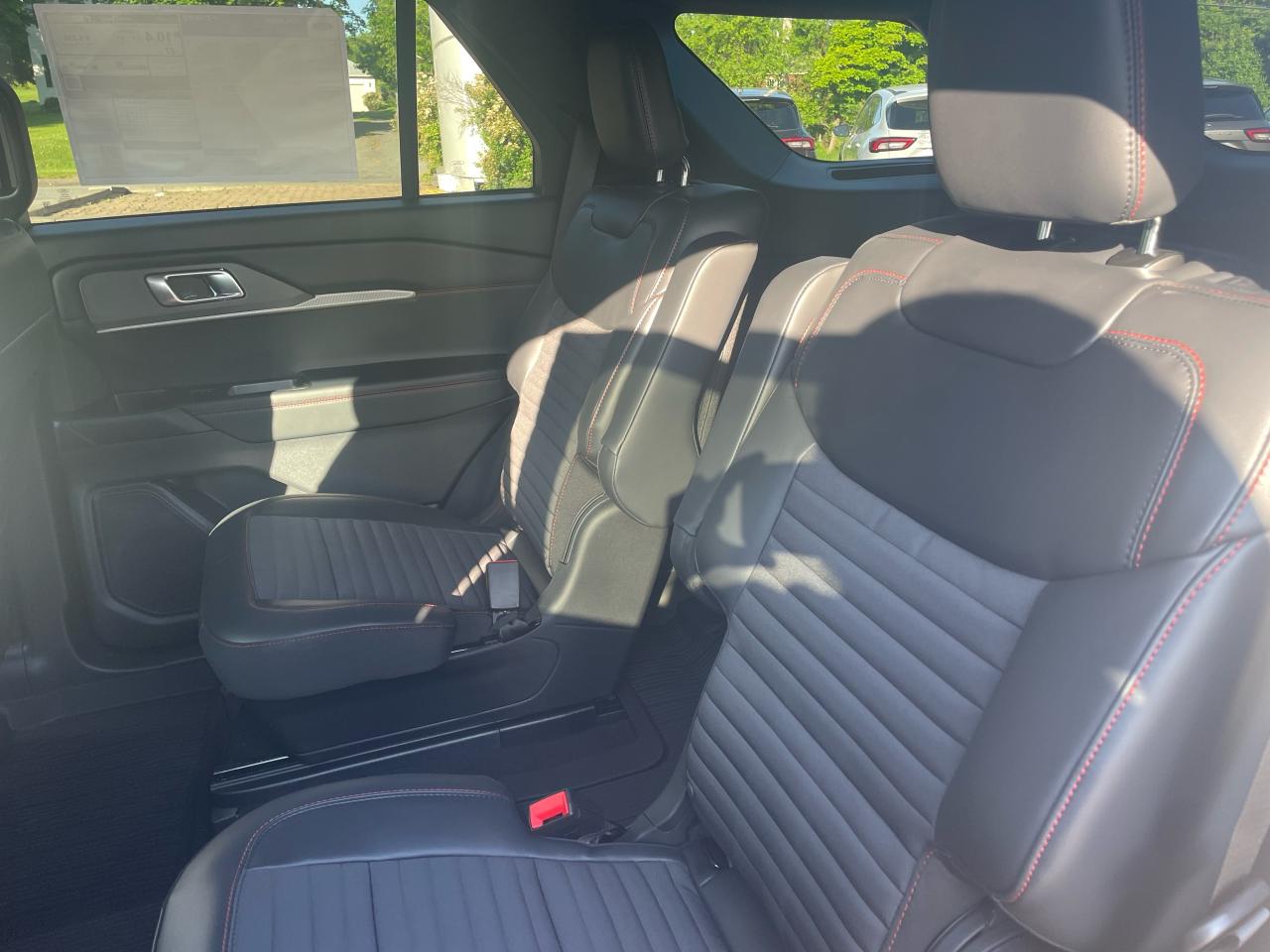 2025 Ford Explorer ST-Line Photo5