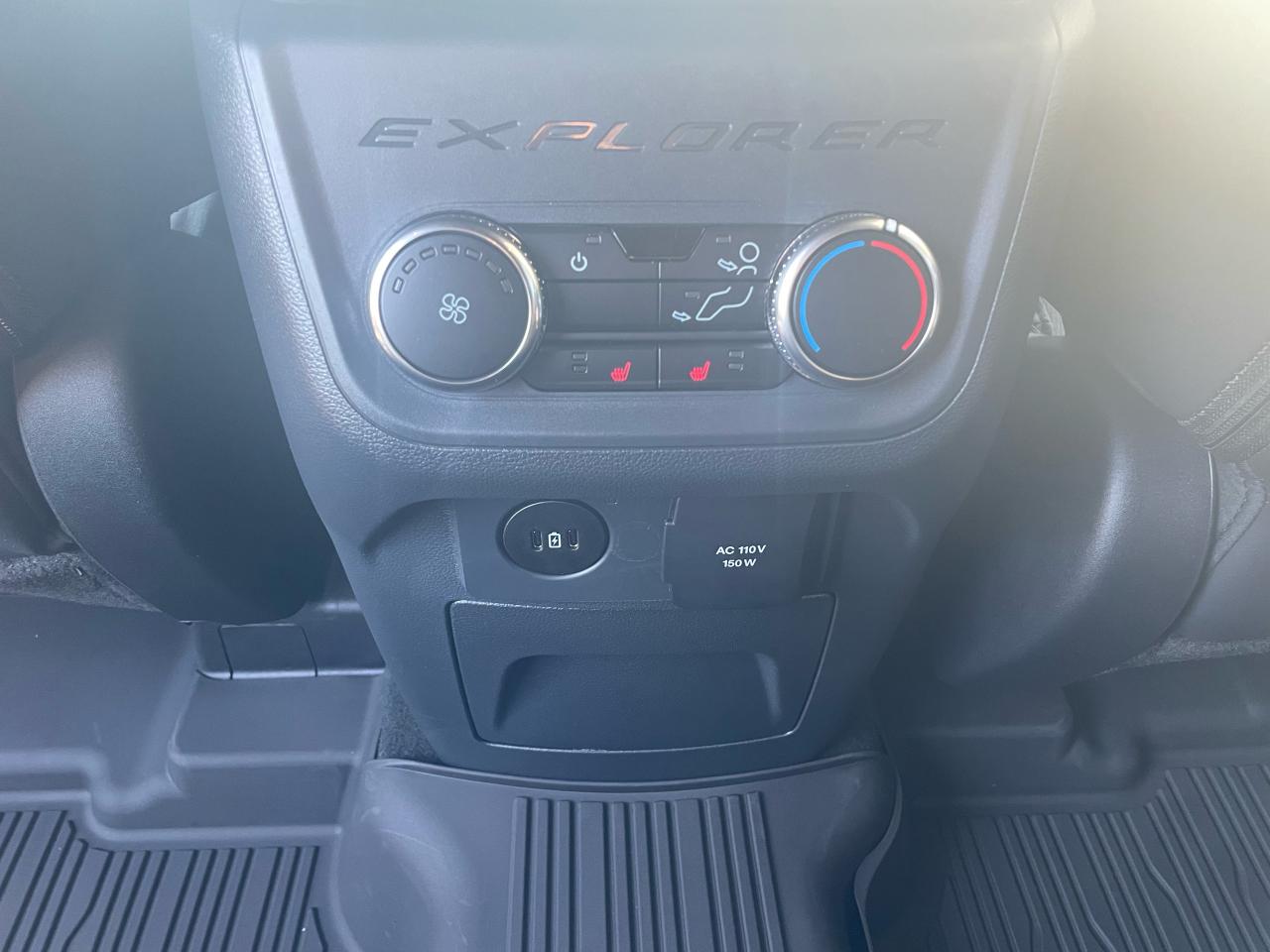 2025 Ford Explorer ST-Line Photo5