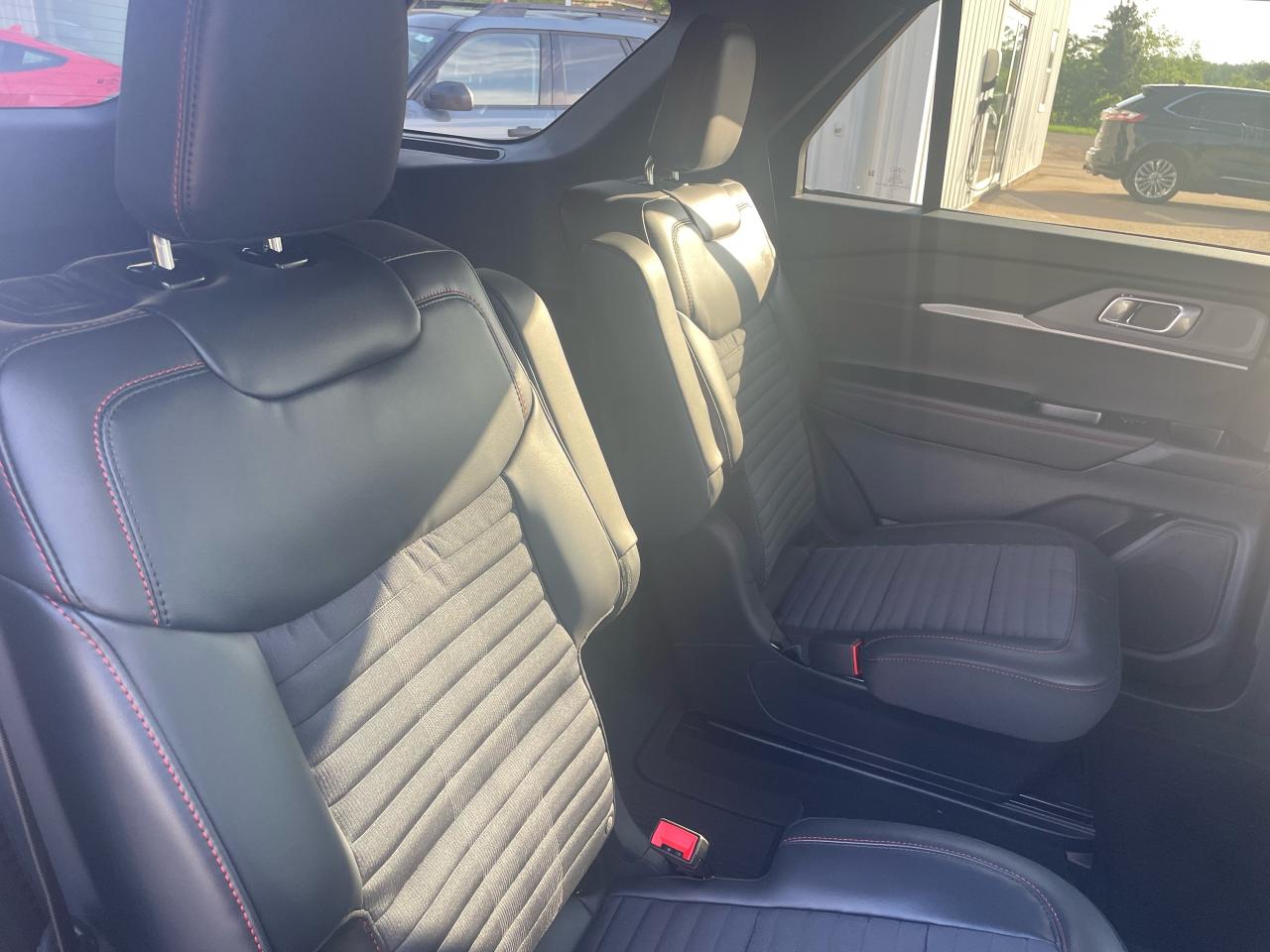 2025 Ford Explorer ST-Line Photo5