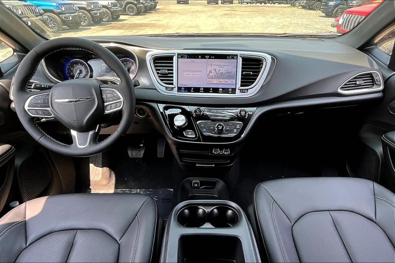 2025 Dodge Grand Caravan SXT | 10.1" Touch Screen | Leather | Stow N Go Photo4