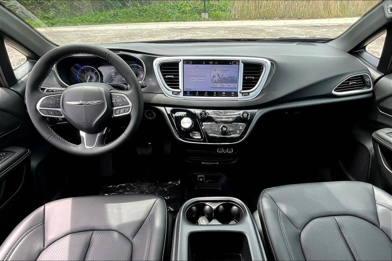 2025 Dodge Grand Caravan SXT | 10.1" Touch Screen | Leather | Stow N Go Photo4