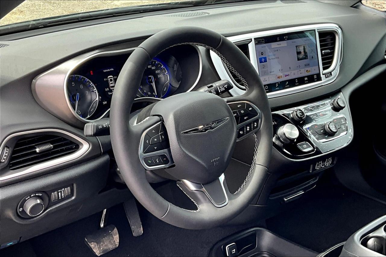 2025 Dodge Grand Caravan SXT | 10.1" Touch Screen | Leather | Stow N Go Photo