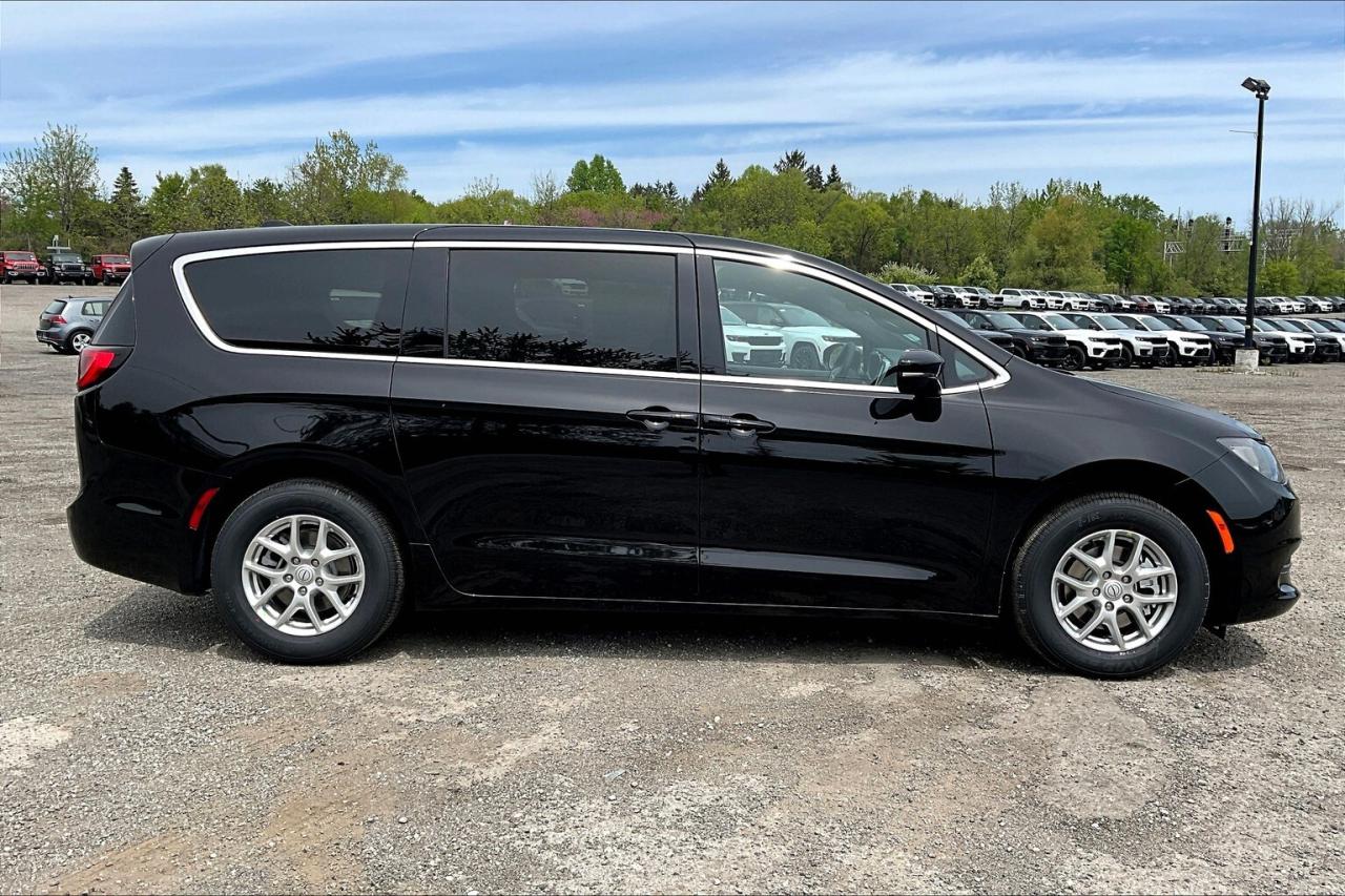 2025 Dodge Grand Caravan SXT | 10.1" Touch Screen | Leather | Stow N Go Photo