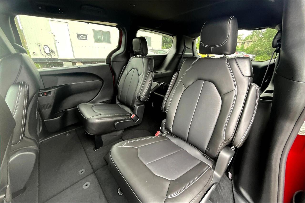 2025 Dodge Grand Caravan SXT | 10.1" Touch Screen | Leather | Stow N Go Photo