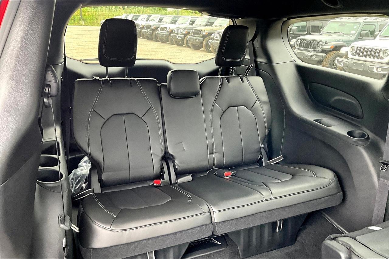 2025 Dodge Grand Caravan SXT | 10.1" Touch Screen | Leather | Stow N Go Photo