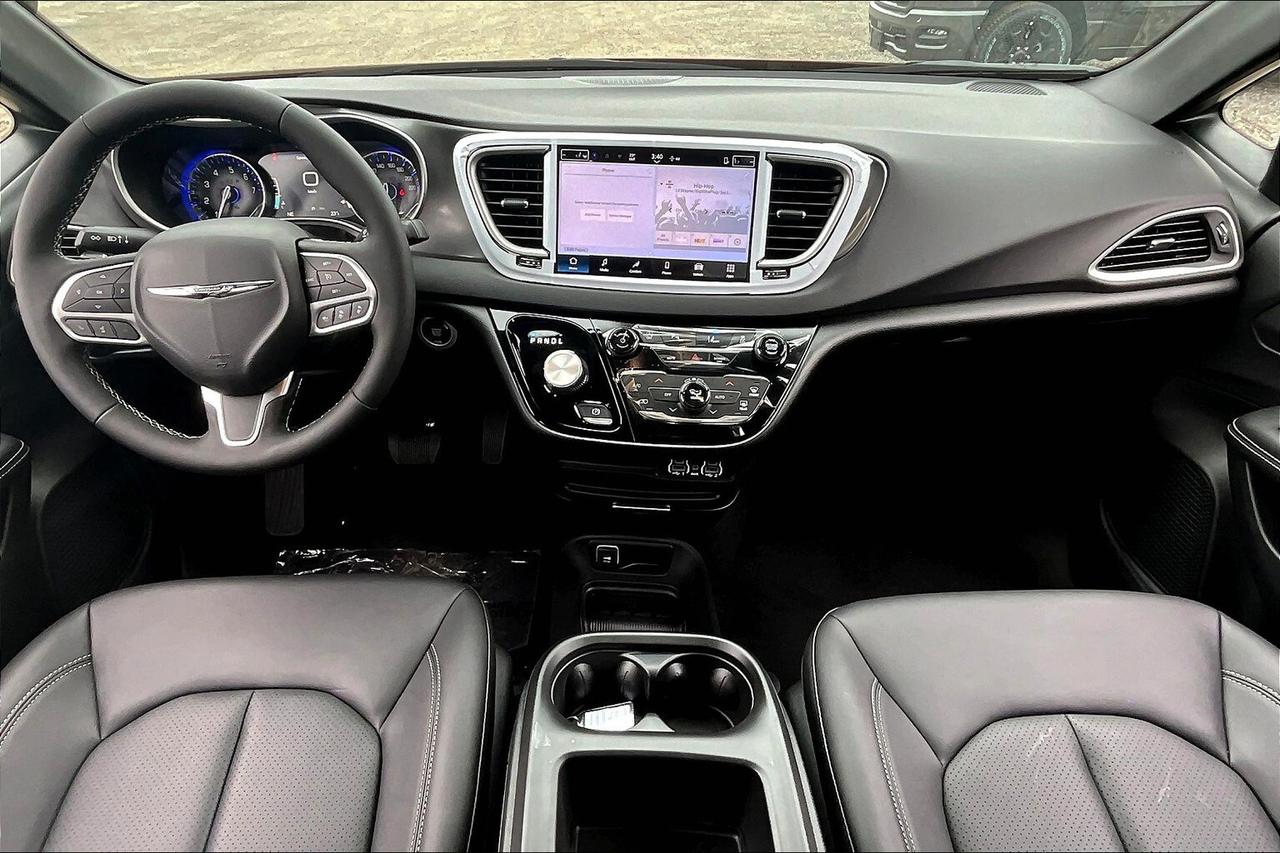 2025 Dodge Grand Caravan SXT | 10.1" Touch Screen | Leather | DEMO | SAVE Photo4