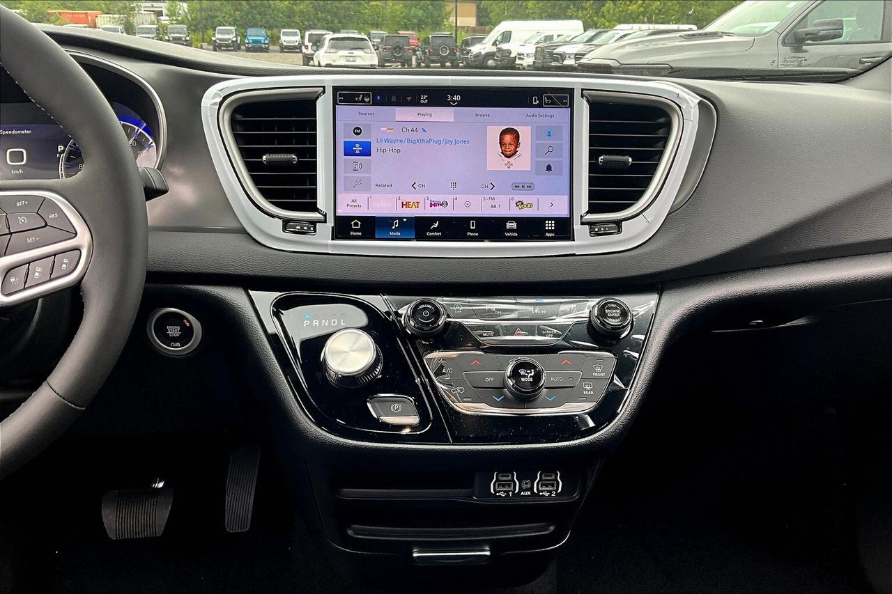 2025 Dodge Grand Caravan SXT | 10.1" Touch Screen | Leather | DEMO | SAVE Photo