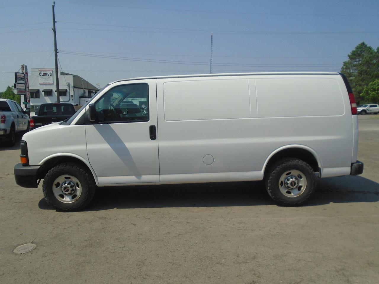 2015 GMC Savana Cargo Van RWD 2500 135 - Photo #5