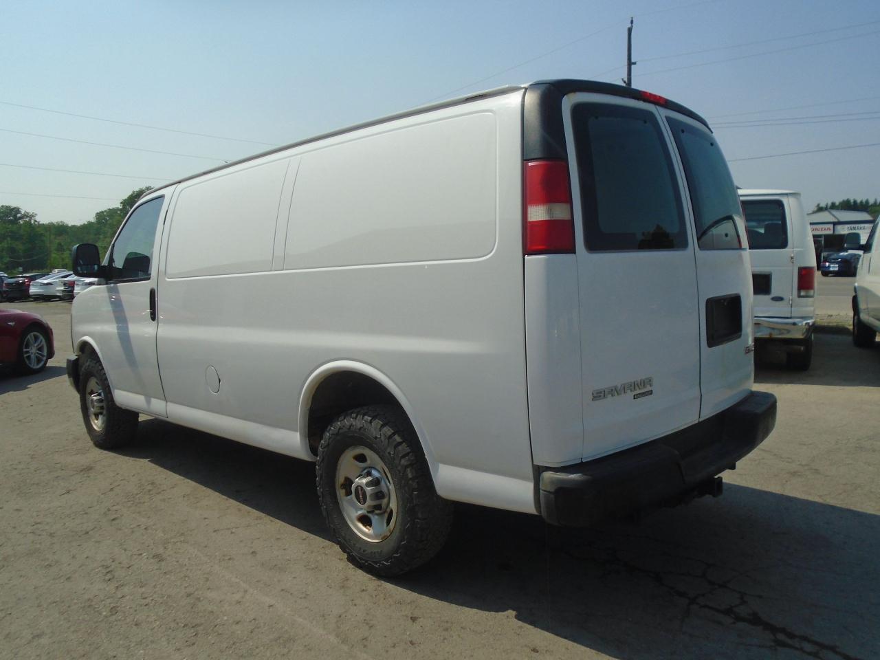 2015 GMC Savana Cargo Van RWD 2500 135 - Photo #8