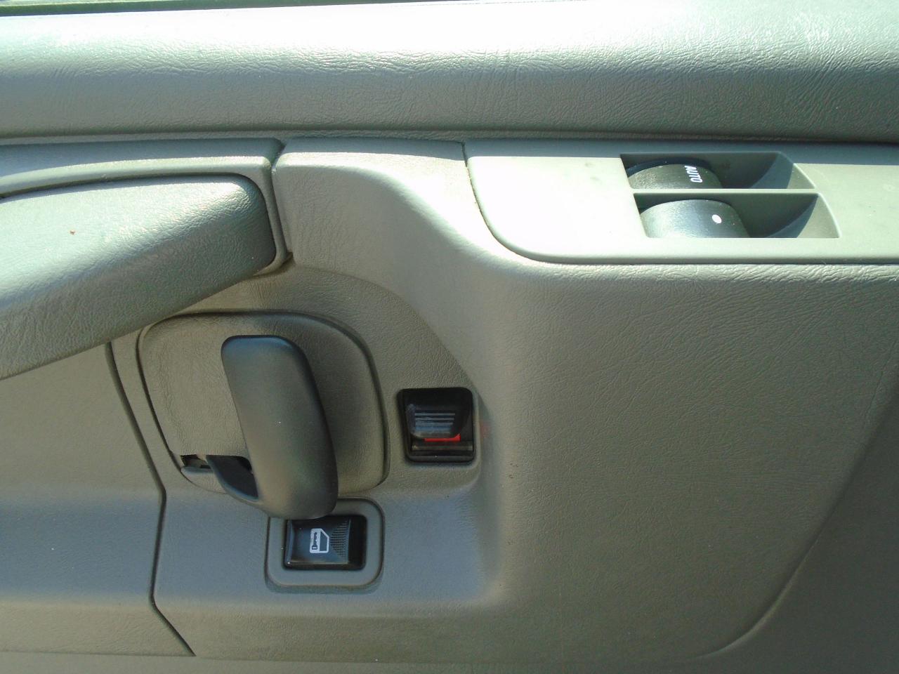 2015 GMC Savana Cargo Van RWD 2500 135 - Photo #10