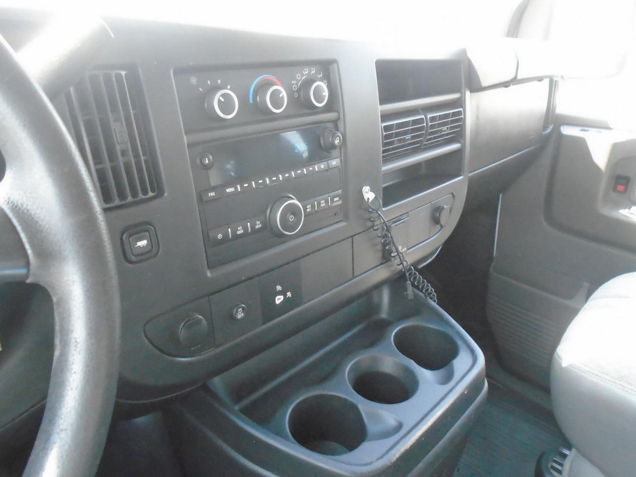 2015 GMC Savana Cargo Van RWD 2500 135 - Photo #16
